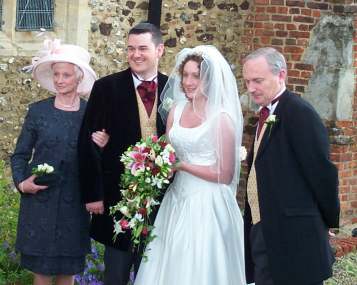 4x3 Nicola Glyn John and Heather.jpg (19258 bytes)
