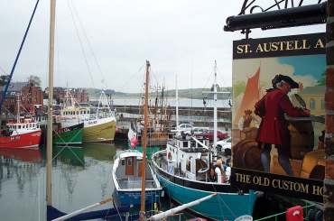 4x3 sign and harbour.jpg (17344 bytes)