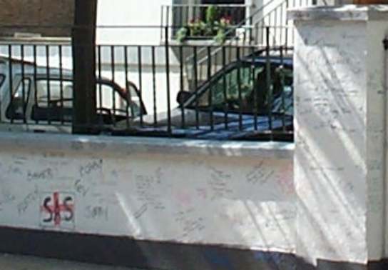 4x3 Abbey Road wall.jpg (24267 bytes)