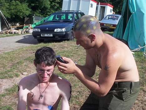 4x3 Jez hairdressing.jpg (29623 bytes)