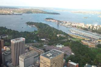 3x2 crowd _arm cove from amp.jpg (13272 bytes)