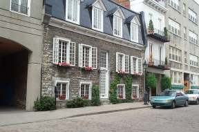 4x3 old montreal bldg.jpg (12040 bytes)