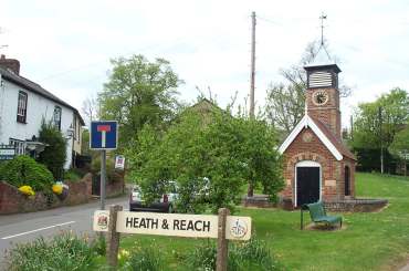 4x3 Heath & Reach sign & folly.jpg (16069 bytes)