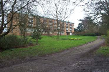 4x3 Wessex from lake.jpg (18365 bytes)