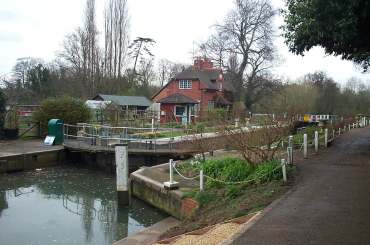 4x3 sonning lock.jpg (16462 bytes)