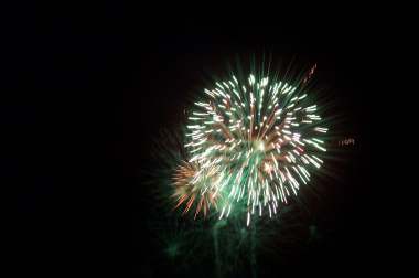 4x3 fireworks 3.jpg (8127 bytes)
