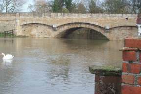 4x3 millstfloods 200211 north bridge.jpg (9089 bytes)