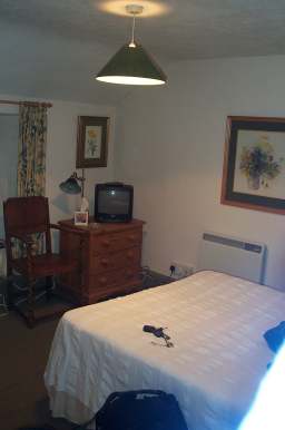 3x4 halzephon bedroom.jpg (8926 bytes)