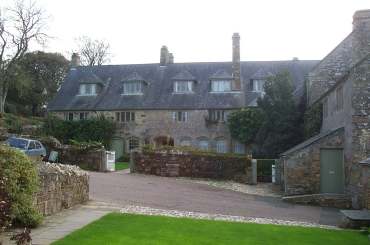 4x3 Trerice from rear.jpg (12640 bytes)