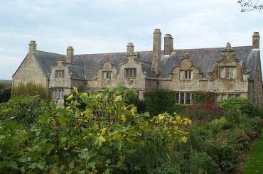 4x3 Trerice from side.jpg (15295 bytes)