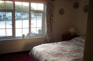 4x3 boddinick view of room 2.jpg (11179 bytes)