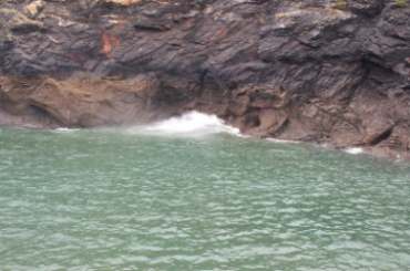 4x3 boscastle blow hole.jpg (14023 bytes)