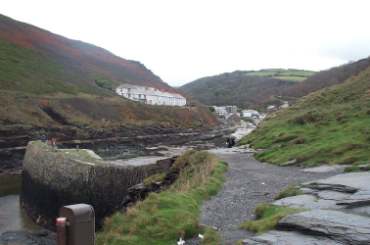 4x3 boscastle to village.jpg (11446 bytes)