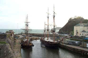 4x3 charlestown 2 schooners.jpg (11676 bytes)