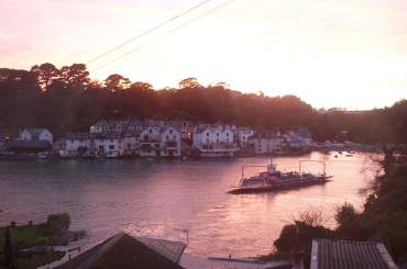 4x3 ferry at sunset.jpg (10399 bytes)