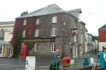 4x3 old custom house.jpg (16461 bytes)