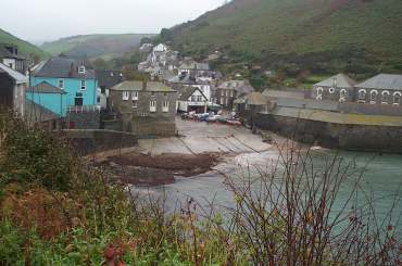 4x3 port isaac buildings.jpg (17205 bytes)