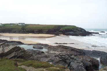4x3 treyarnon beach and headland.jpg (11459 bytes)