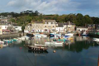 padstow harbour in sun web.jpg (12460 bytes)