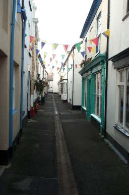 3x4 appledore narrow street.jpg (13064 bytes)