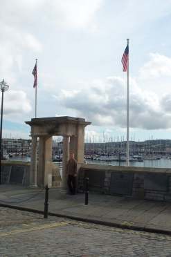 4x3 Mayflower steps wiyh flags.jpg (10396 bytes)