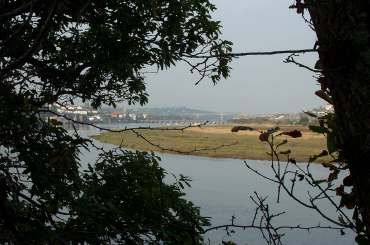 4x3 bideford bridge from way upstream.jpg (17567 bytes)