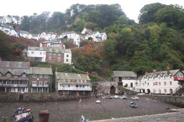 4x3 clovelly village from harbour.jpg (16724 bytes)