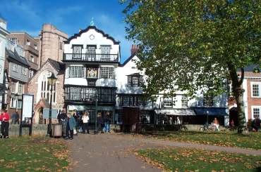 4x3 exeter cathedral close.jpg (24245 bytes)