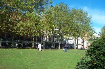 4x3 exeter cathedral close well pub.jpg (23254 bytes)