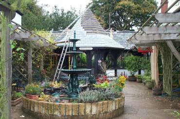 4x3 hoops courtyard.jpg (21334 bytes)