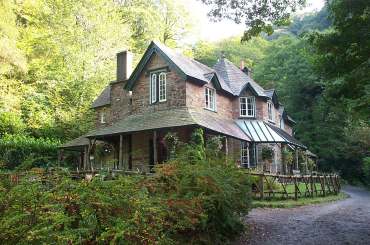 4x3 watersmeet house.jpg (21127 bytes)
