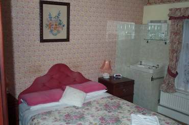 4x3 fleur de lys room.jpg (13042 bytes)