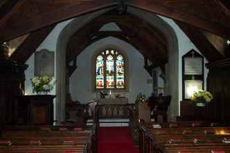 Greensted interior low res.jpg (8241 bytes)