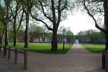4x3 queens square.jpg (21735 bytes)
