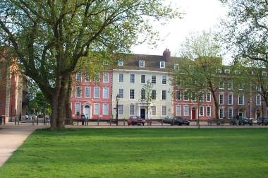 4x3 queens square 3 houses.jpg (22797 bytes)