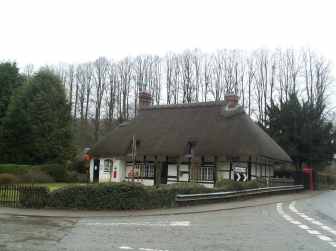 Eastnor post office from corner.jpg (9445 bytes)