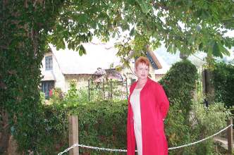 web Dunnose Tea Room with Judy.jpg (18821 bytes)