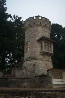 web Ryde Folly front.jpg (10329 bytes)