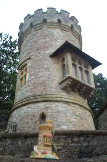 web Ryde Folly with model 2.jpg (11984 bytes)