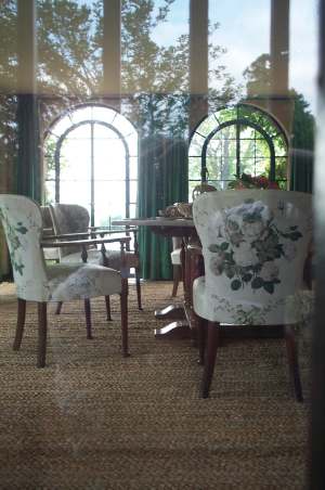 4x3 chartwell dining room.jpg (22591 bytes)
