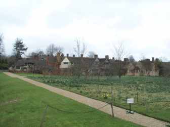 Hever_medevial_village.jpg (7159 bytes)