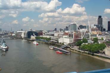 4x3 London Bridge from top of TB.jpg (13262 bytes)