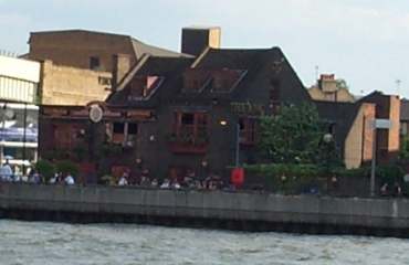 4x3 boat 6 shakespeaa.jpg (10993 bytes)