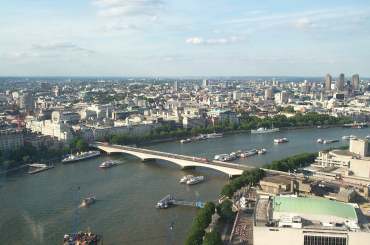 4x3 eye 10 waterloo bridge.jpg (14719 bytes)