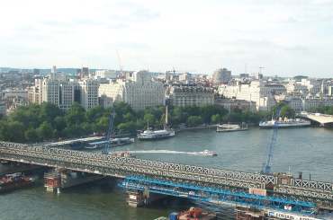4x3 eye 15 hungerford bridge.jpg (14589 bytes)
