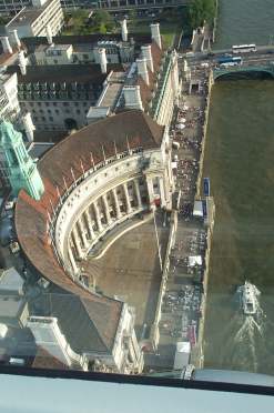 4x3 eye 2 county hall.jpg (17843 bytes)