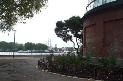 4x3_greenwich_from_Isle_of_dogs.jpg (17293 bytes)