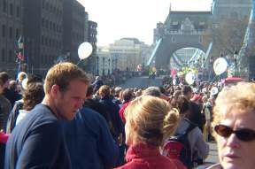 4x3 marathon tower bridge.jpg (10294 bytes)