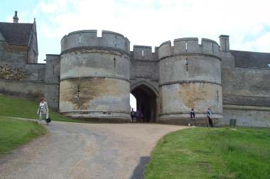 4x3 Rockingham main gate.jpg (12167 bytes)