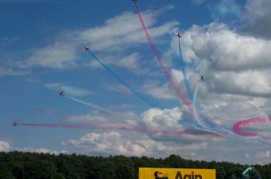 4x3 red arrows 1.jpg (9725 bytes)